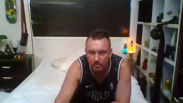 Snapshot of LukedavidDestroys chatting on 12/22/25, 07:44 LukedavidDestroys online show from 12/22/25, 07:44