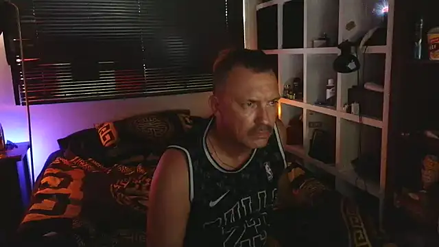 Snapshot of LukedavidDestroys chatting on 03/09/26, 04:49 LukedavidDestroys online show from 03/09/26, 04:49