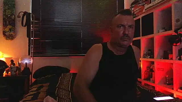 Snapshot of LukedavidDestroys chatting on 03/17/26, 05:00 LukedavidDestroys online show from 03/17/26, 05:00