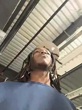 Snapshot of sneakylink13__ chatting on 10/29/25, 05:58 sneakylink13 online show from 10/29/25, 05:58