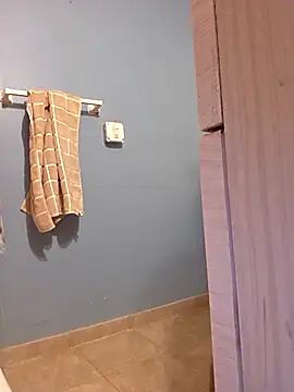 Snapshot of Jovende28 chatting on 12/14/25, 10:31 Jovende28 online show from 12/14/25, 10:31