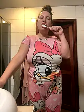 Snapshot of Yanacool007 chatting on 12/05/25, 09:51 Yanacool007 online show from 12/05/25, 09:51