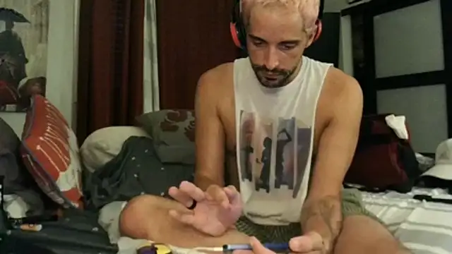 Snapshot of SirCharlesXXX chatting on 10/17/25, 10:23 SirCharlesXXX online show from 10/17/25, 10:23