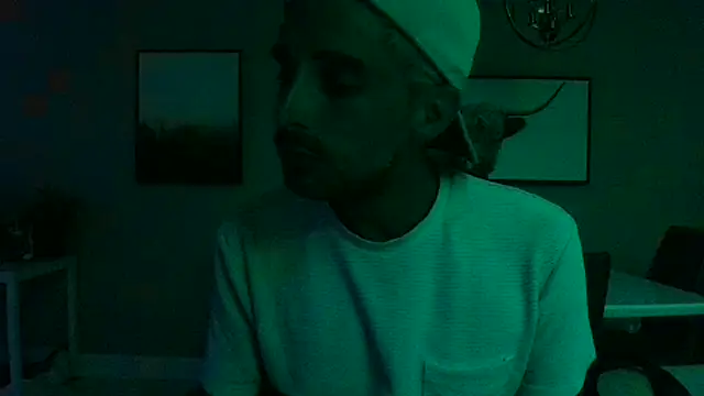 Snapshot of SirCharlesXXX chatting on 10/25/25, 12:40 SirCharlesXXX online show from 10/25/25, 12:40