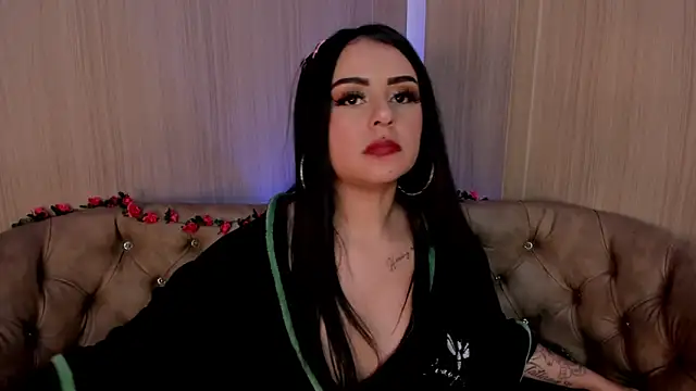 Snapshot of SoffiQueen chatting on 02/01/25, 01:44 SoffiQueen online show from 02/01/25, 01:44
