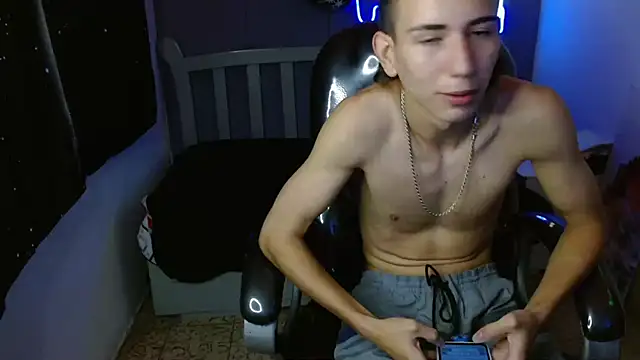 Snapshot of JackSwan18 chatting on 01/07/25, 06:35 JackSwan18 online show from 01/07/25, 06:35