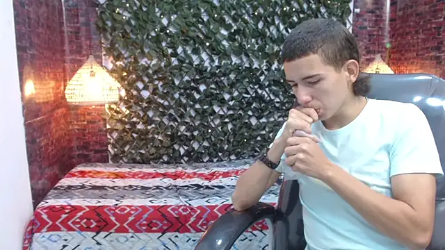 Snapshot of JackSwan18 chatting on 01/22/25, 01:11 JackSwan18 online show from 01/22/25, 01:11