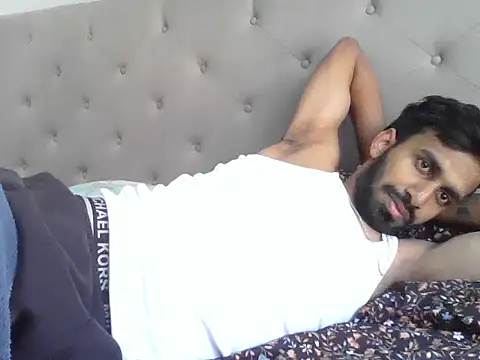 skinny  boy   online show from 11/14/25, 04:17