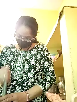 Snapshot of heenage chatting on 02/25/25, 12:24 heenage online show from 02/25/25, 12:24