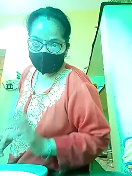 heenage online show from 11/28/25, 05:54