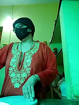 heenage online show from 12/23/25, 05:27