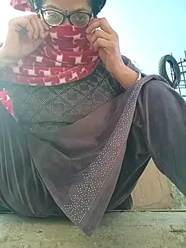 heenage online show from 02/09/26, 04:05