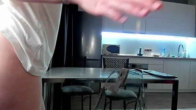 Snapshot of Emma_Flin chatting on 03/18/25, 02:04 Emma Flin online show from 03/18/25, 02:04