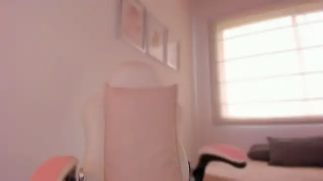 Snapshot of valeriaU chatting on 10/20/25, 02:50 valeriaU online show from 10/20/25, 02:50