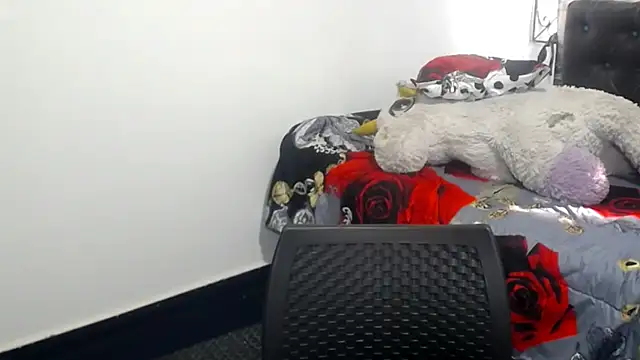 Snapshot of shopyymessyy chatting on 12/19/24, 09:06 shopyymessyy online show from 12/19/24, 09:06