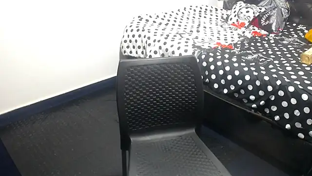 Snapshot of shopyymessyy chatting on 02/14/25, 07:44 shopyymessyy online show from 02/14/25, 07:44