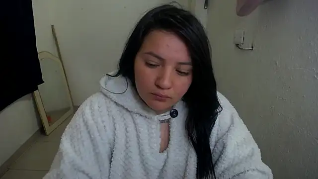 Snapshot of shopyymessyy chatting on 09/08/25, 05:01 shopyymessyy online show from 09/08/25, 05:01