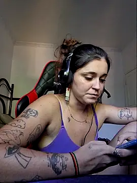 luuhcat09 online show from 10/24/25, 06:15