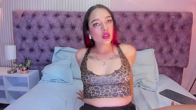 Snapshot of EMILYY_FOXY chatting on 02/11/25, 07:38 EMILYY FOXY online show from 02/11/25, 07:38