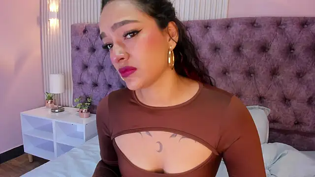 Snapshot of EMILYY_FOXY chatting on 02/23/25, 07:38 EMILYY FOXY online show from 02/23/25, 07:38