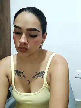 Snapshot of EMILYY_FOXY chatting on 09/25/25, 11:52 EMILYY FOXY online show from 09/25/25, 11:52