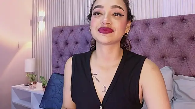 Snapshot of EMILYY_FOXY chatting on 10/20/25, 07:58 EMILYY FOXY online show from 10/20/25, 07:58