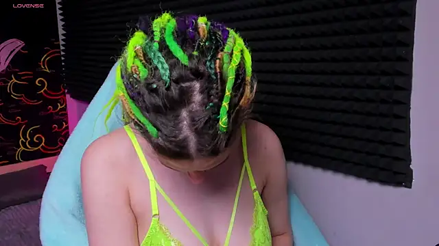 Snapshot of KIKI_Krash chatting on 11/18/25, 10:09 KIKI Krash online show from 11/18/25, 10:09