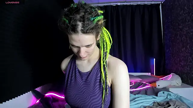 Snapshot of KIKI_Krash chatting on 12/20/25, 10:44 KIKI Krash online show from 12/20/25, 10:44