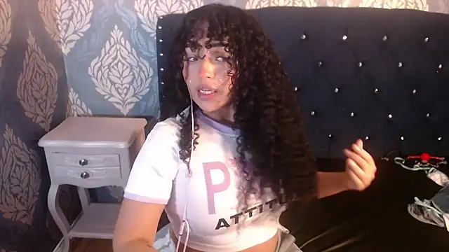 Sofiacowperx online show from 11/17/25, 01:28