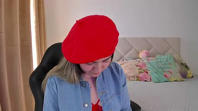 Lau Bee online show from 01/04/25, 03:28