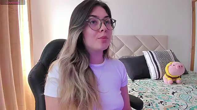 Lau Bee online show from 01/16/25, 03:24