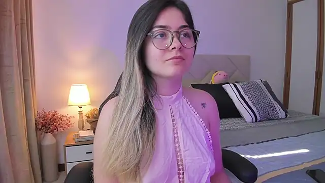 Lau Bee online show from 01/18/25, 02:02