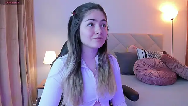 Lau Bee online show from 02/02/25, 03:49