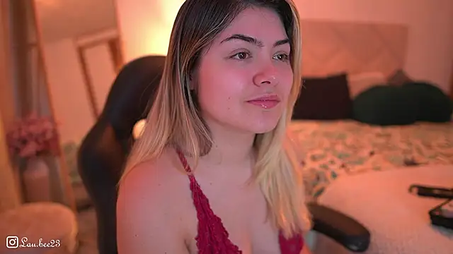 Lau Bee online show from 10/25/25, 06:35