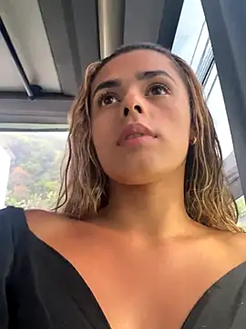 ZoeJohnsoon online show from 11/18/25, 09:19