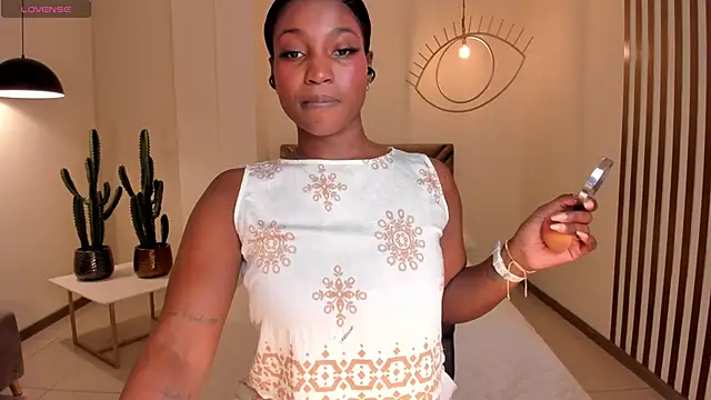 SavannahStorm online show from 11/16/25, 01:17