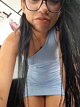 Snapshot of Katia_sweetx chatting on 02/04/25, 02:32 Katia sweetx online show from 02/04/25, 02:32