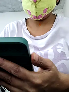 Snapshot of illay_love chatting on 04/27/26, 05:49 illay love online show from 04/27/26, 05:49