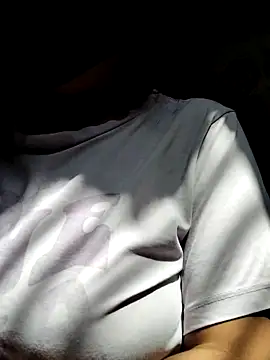 Snapshot of illay_love chatting on 05/12/26, 05:15 illay love online show from 05/12/26, 05:15