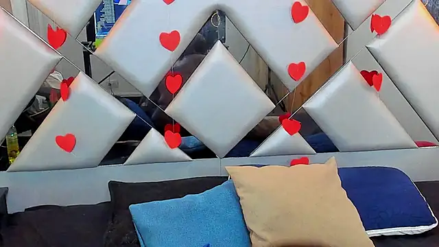 Snapshot of Nahomi-Hill chatting on 02/16/25, 01:36 Nahomi-Hill online show from 02/16/25, 01:36