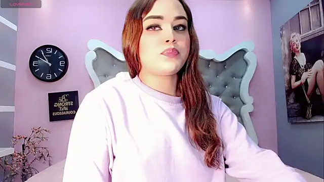 Snapshot of Sophia-Isabella chatting on 01/07/25, 11:03 Sophia-Isabella online show from 01/07/25, 11:03