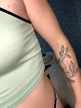 Snapshot of Tatti-Go chatting on 11/21/25, 05:00 Tatti-Go online show from 11/21/25, 05:00