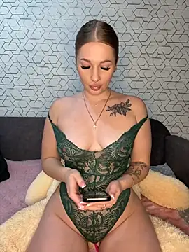 Snapshot of Tatti-Go chatting on 11/22/25, 11:42 Tatti-Go online show from 11/22/25, 11:42