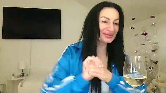 Snapshot of Helena7077 chatting on 01/31/25, 11:35 Helena7077 online show from 01/31/25, 11:35