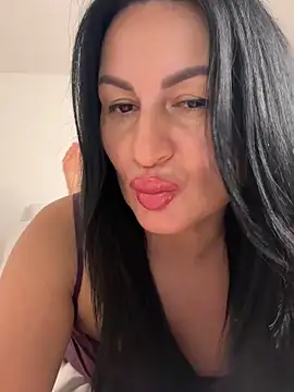 Snapshot of Helena7077 chatting on 09/28/25, 08:47 Helena7077 online show from 09/28/25, 08:47