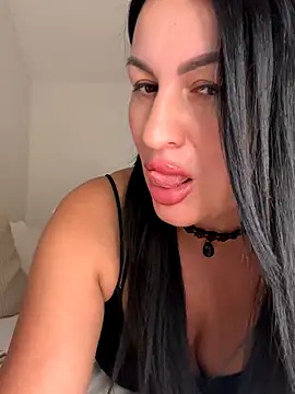 Snapshot of Helena7077 chatting on 10/23/25, 10:19 Helena7077 online show from 10/23/25, 10:19