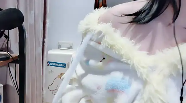 Snapshot of arena1357 chatting on 01/15/25, 04:43 arena1357 online show from 01/15/25, 04:43