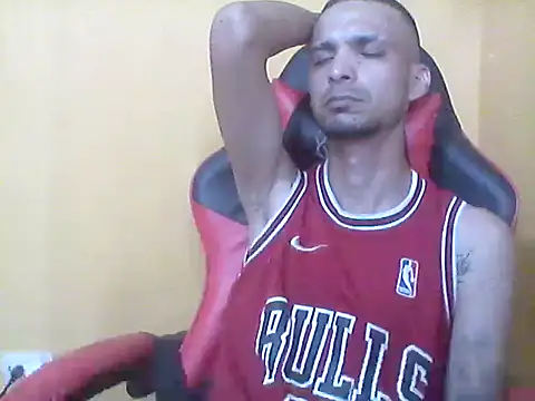 Snapshot of _Dmente_ chatting on 10/18/25, 06:05 Dmente online show from 10/18/25, 06:05