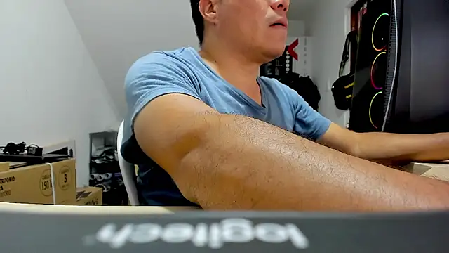 Snapshot of Jhonatan_Morales_S chatting on 10/17/25, 04:15 Jhonatan Morales S online show from 10/17/25, 04:15