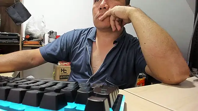 Snapshot of Jhonatan_Morales_S chatting on 11/21/25, 04:00 Jhonatan Morales S online show from 11/21/25, 04:00